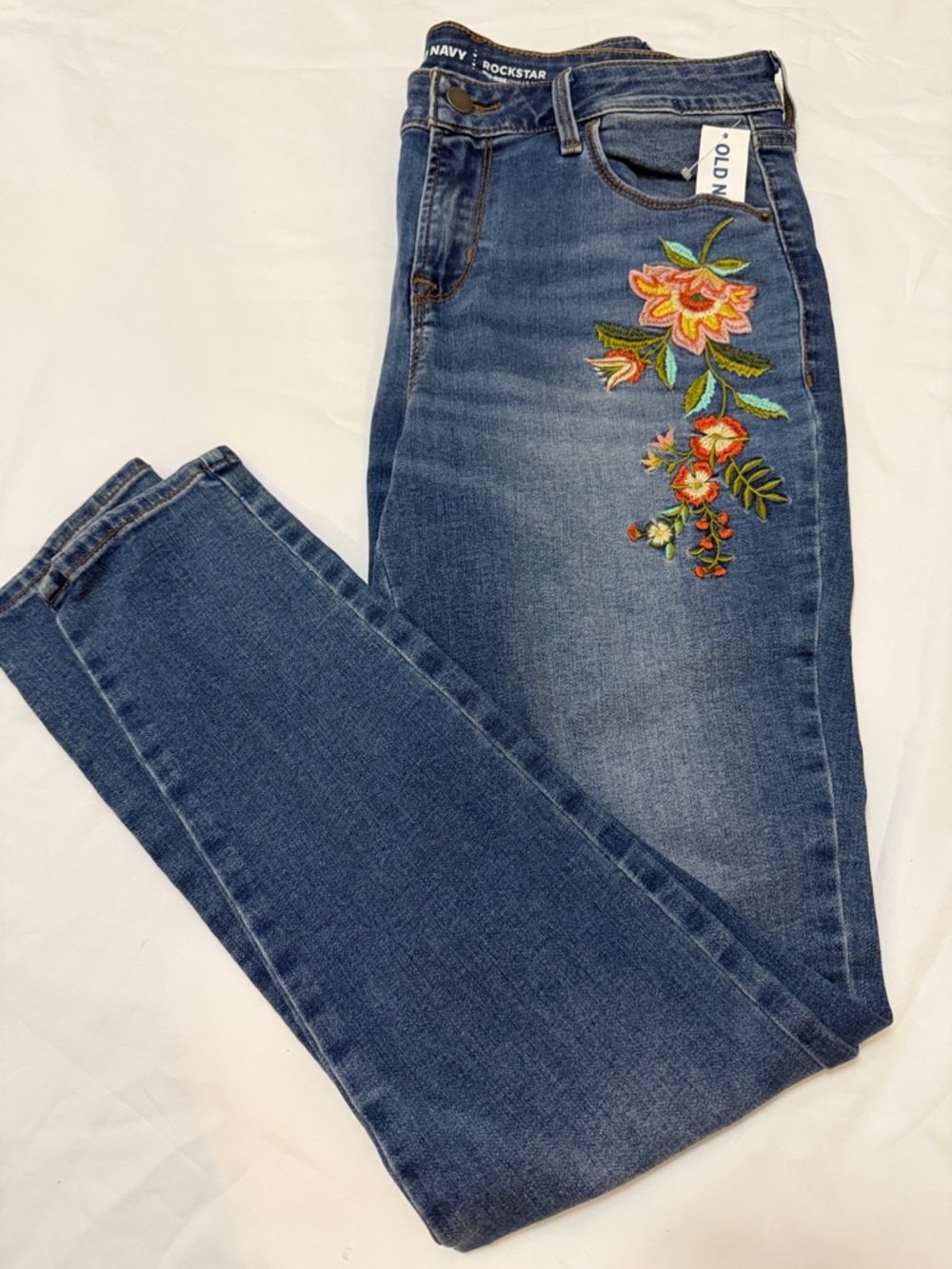 Old Navy Skinny Leg Rock Star Jeans with Floral Embroidery 6 NWT - Picture 2 of 7
